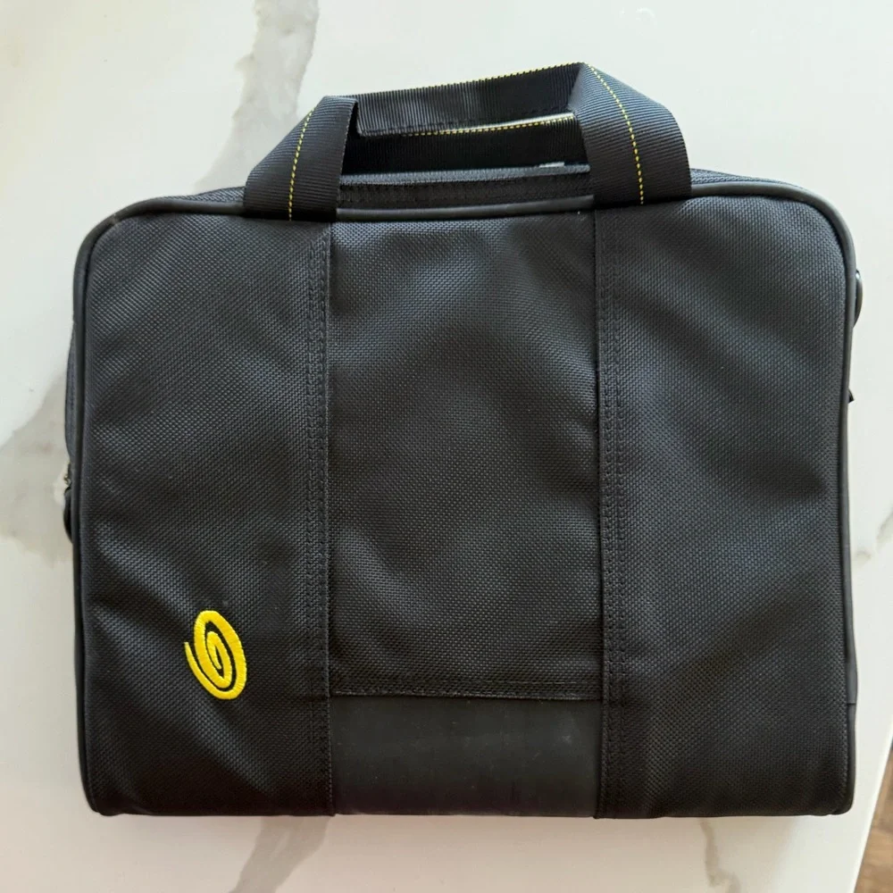 Timbuk2 Slim Computer Case padded Like NEW 10.5” x 12” handle black laptop ipad